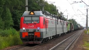 3ЭС4К-045 с грузовым поездом следует через о.п. 45 км