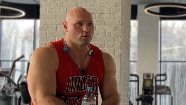 💪Тренировка и разговоры с чемпионом по бодибилдингу смотреть онлайн