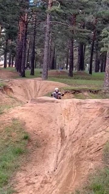 лайтовый даунхилл🔝 #dirt #dirtbike #mtb #pumptrack #dirtfamily75 смотреть онлайн