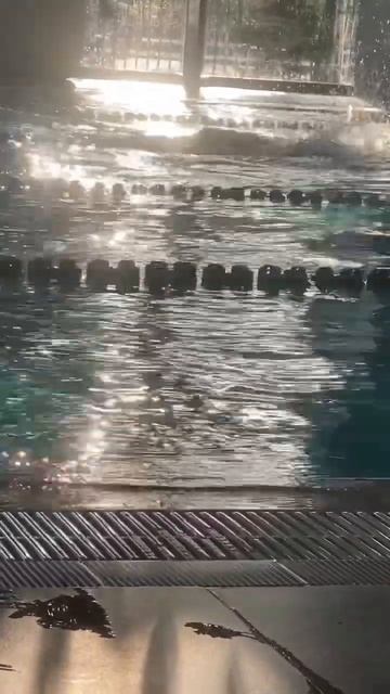 А вы любите бассейн? 🏊♀️ #свидание #бассейн #красно? смотреть онлайн