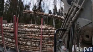 Работа на лесовозе , погрузка с торцеванием .
