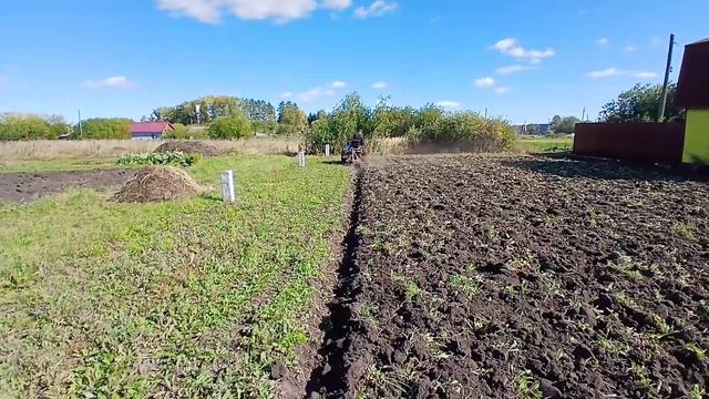 Гусеничный минитрактор своими руками! Пашем огород! смотреть онлайн