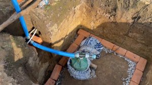 Провожу воду из скважины на участок для полива сада