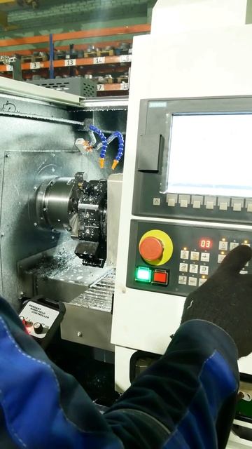 Обзор ЧПУ станка перед началом работы на производстве смотреть онлайн