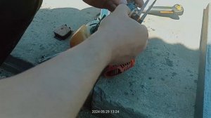 Коса не заводится  из глушителя хлещет бензин при попы