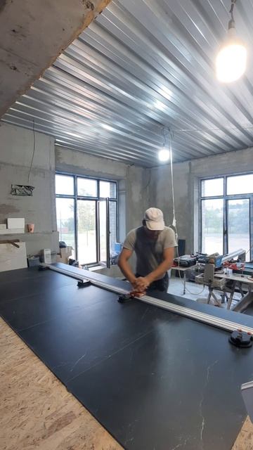 Как отрезать керамогранит единым￼ полотном. Нам для э смотреть онлайн