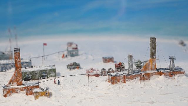 Люди с синими лицами