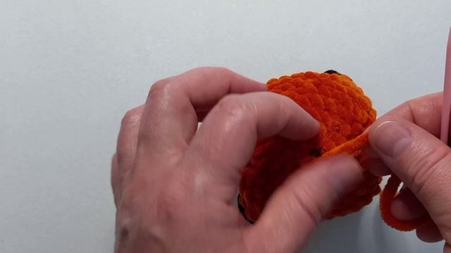 как закрыть отверстие в конце вязания игрушки крючком смотреть онлайн