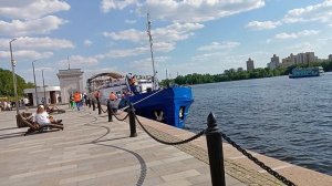 Прогулочные теплоходы Северный Речной вокзал Москва. Причалы на набережной Москвы реки