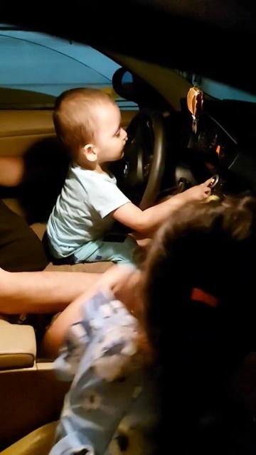 любимая песня малыша#baby#boy#car#shortvideo#family#папа#bmw#семья#пр? смотреть онлайн