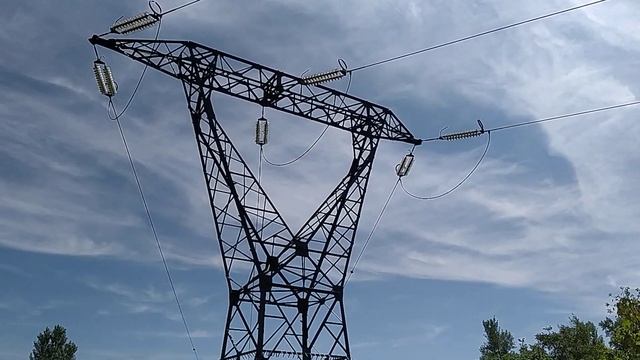 Сила излучения ЭМИ определяется масштабом опоры ЛЭП и