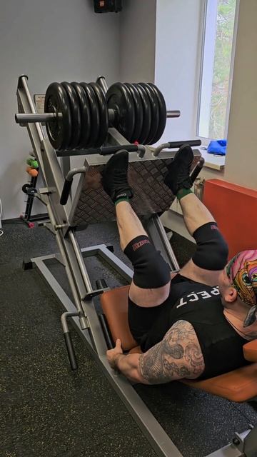 Тренировка ног, делаем из палок сочные окорочка | #shorts # смотреть онлайн