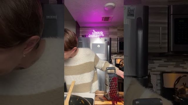 Готовим борщ с Кевином – парнем из Калифорнии, родившимся в Сибири! смотреть онлайн