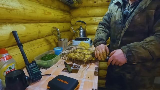 Ночь в Тайге! Парюсь в Таёжной бане. Жарю шашлыки на Ле смотреть онлайн