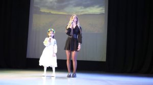 VLOG Алиса и Настя поют на шоу талантов