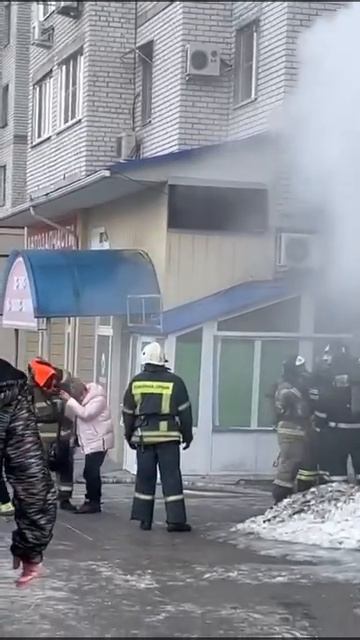 В Волгограде из жуткого пожара в доме спасли женщину: ? смотреть онлайн