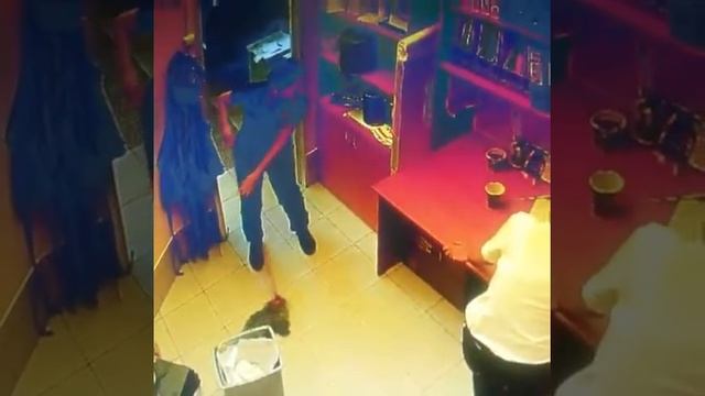 Когда твой сотрудник талантлив и не может скрыть этог? смотреть онлайн