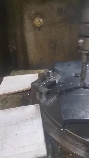 растачиваем отверстие на координатно расточном станк смотреть онлайн