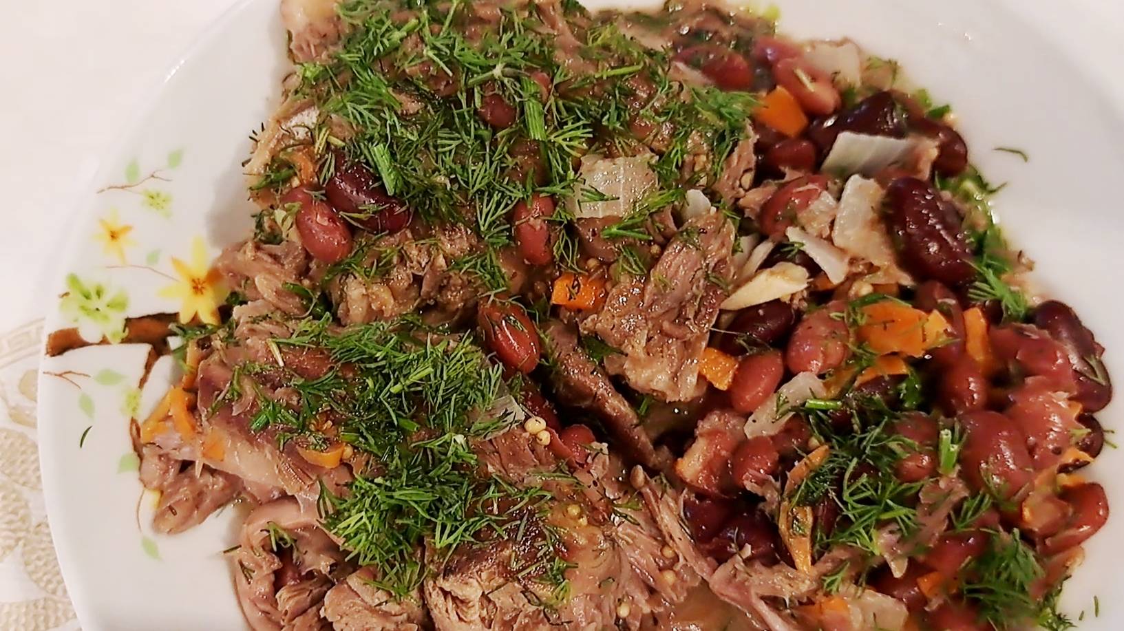 71. Шейки индейки с фасолью, под брусничным соусом