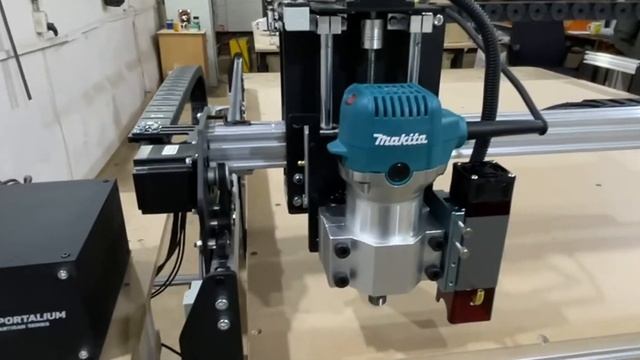 Фрезерный станок с ЧПУ Artisan 1K10M07 смотреть онлайн