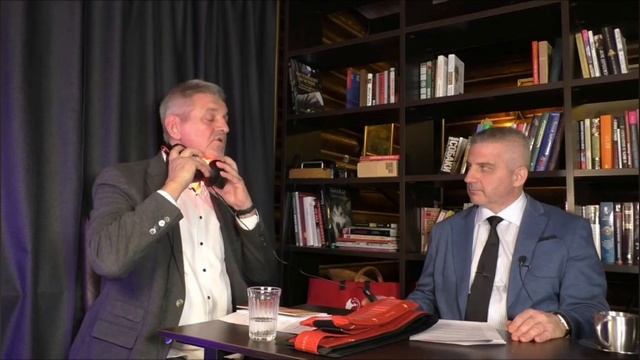 Красный свет в наушниках для лечения