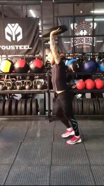 Выпады с блином над головой смотреть онлайн