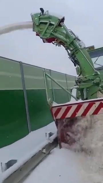 Японский снегоуборщик шнекоротор HTR251L смотреть онлайн