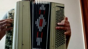 Баян Тульский  цельнопланочный заказной белый концертный. Настройка в розлив.