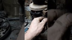 меняю опору амортизатора на стойке ларгус