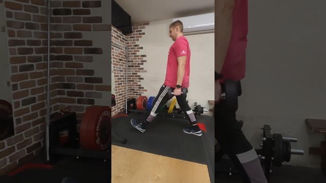 Выпады с гантелями 🦵 смотреть онлайн