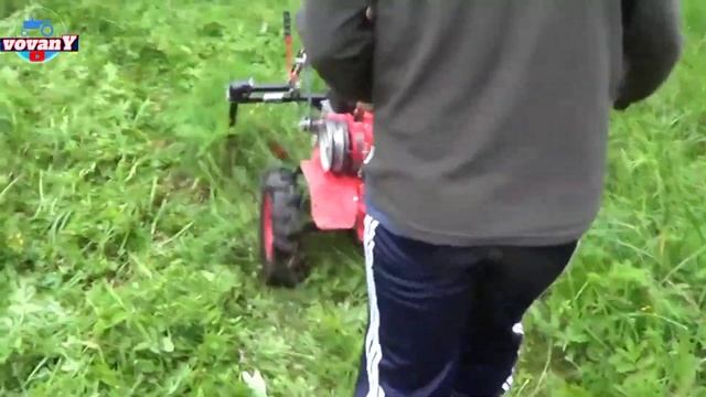 Как косят траву мотоблоком / How to mow hay with смотреть онлайн