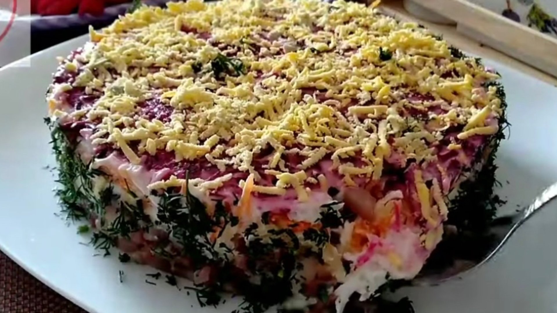 Салат «Сельдь под шубой» - классический рецепт / Очередность слоев для салата «сельдь под шубой» смотреть онлайн