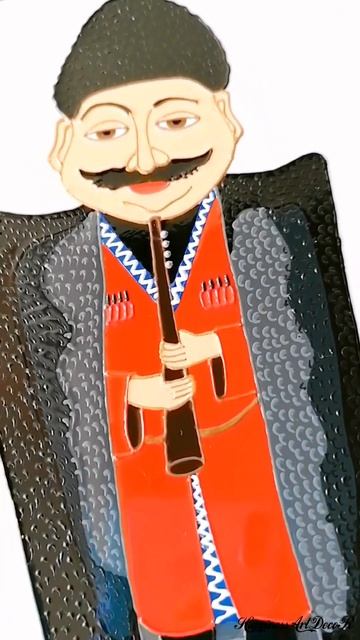 Декоративная тарелка на стену с мужчиной. Настенный д?