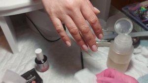 День мастера маникюра. Процесс маникюра. Креативный д?