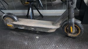 Самокат Ninebot MAX G30 поменяли покрышку, подшипники, но дум