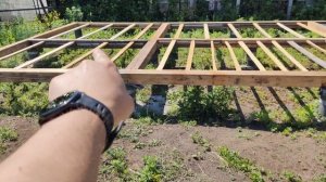 Обрешётка чернового пола и укладка сетки от грызунов.