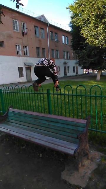 Прыжок через забор. смотреть онлайн