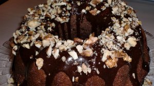 Шоколадный кекс с орехами