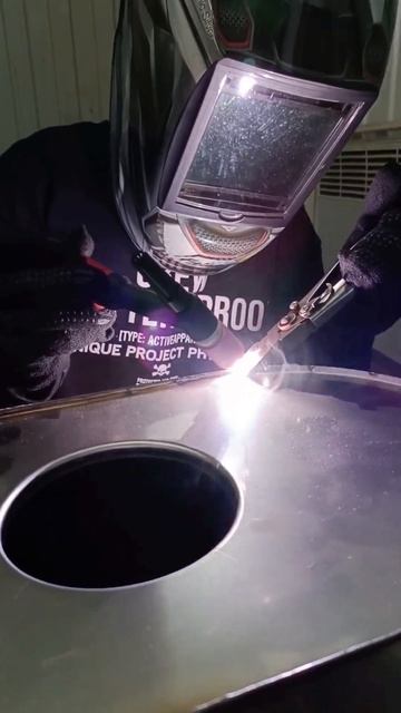 Аргоновая сварка. #аргон #аргоноваясварка #сварка #нер? смотреть онлайн