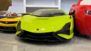 Марк и грузовик с Маккуином и Тачками внутри