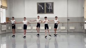 Экзамен по народно-сценическому танцу, мальчики.