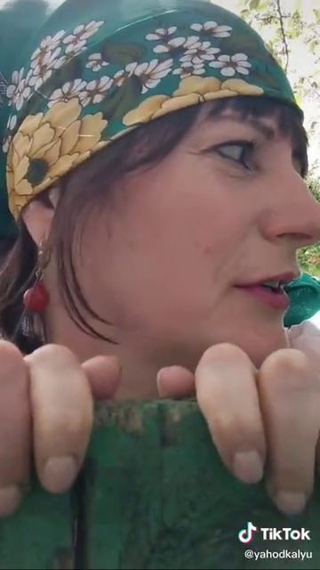 Соседка, а ты не можешь в купальнике на огород? смотреть онлайн