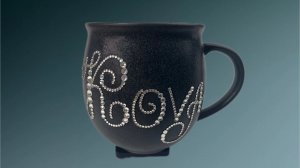 Пошаговый МК: Инкрустация стразами инициалов на кружке.