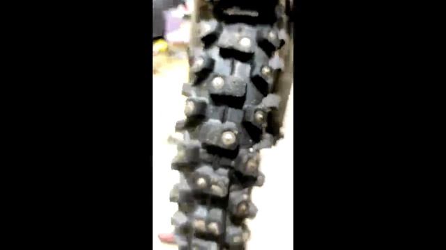 Покрышки шипованные с завода для электровелосипедов 1