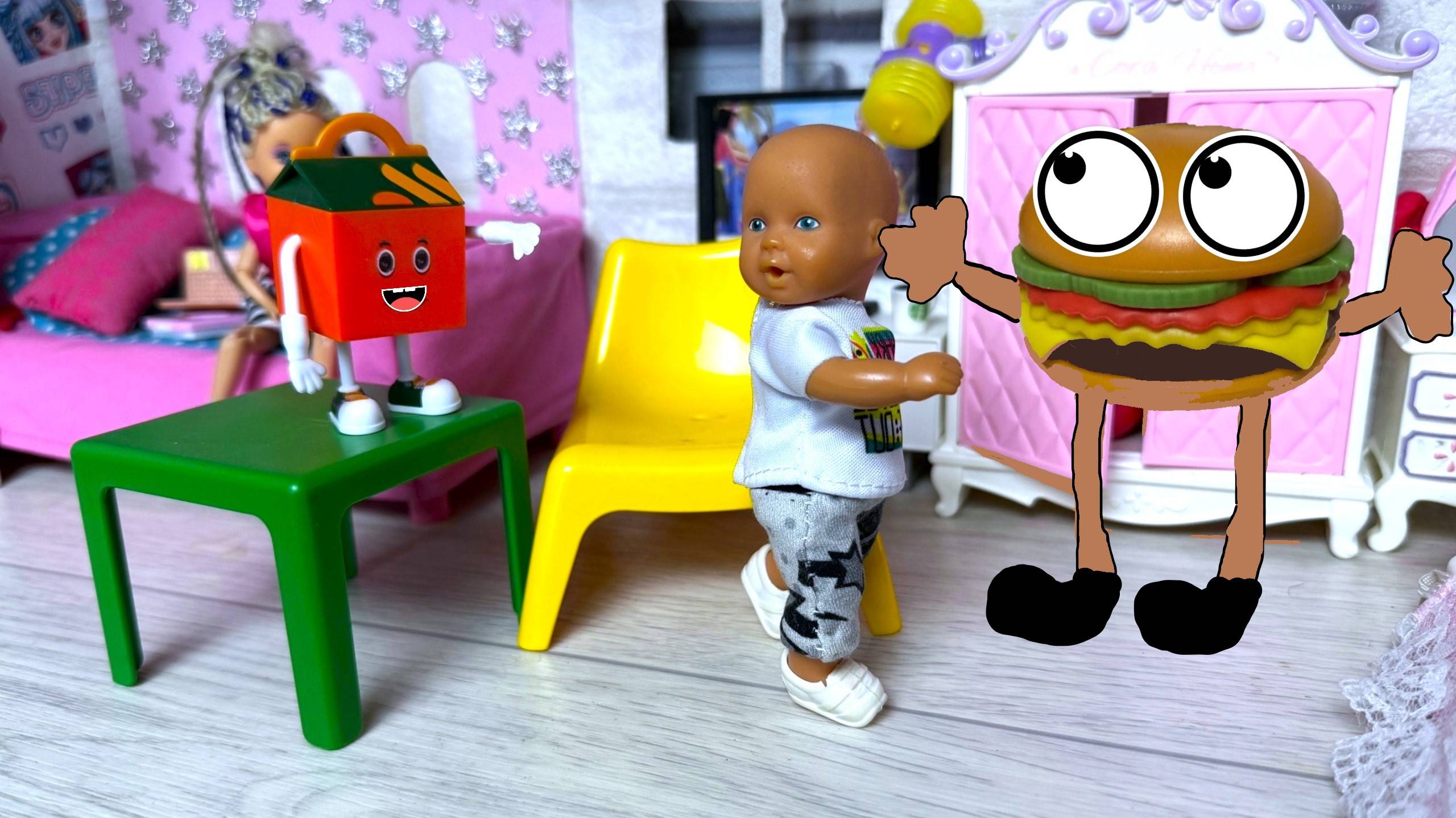 ВРЕДНАЯ КОРОБКА ГОНИТСЯ ЗА МНОЙ😱🍔 Катя и Макс веселая семейка! Куклы Барби ЛОЛ истории ДАРИНЕЛКА смотреть онлайн