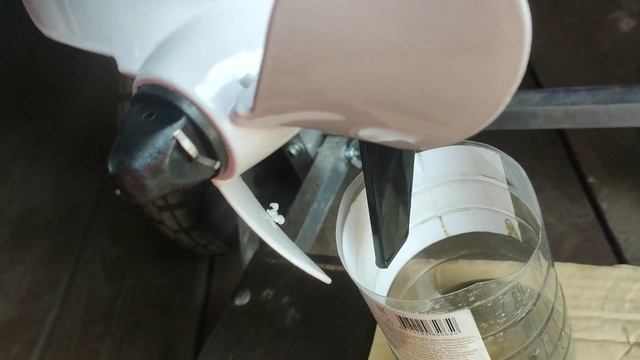 Hangkai T4S - проверка наличия масла в редукторе нового двигателя смотреть онлайн