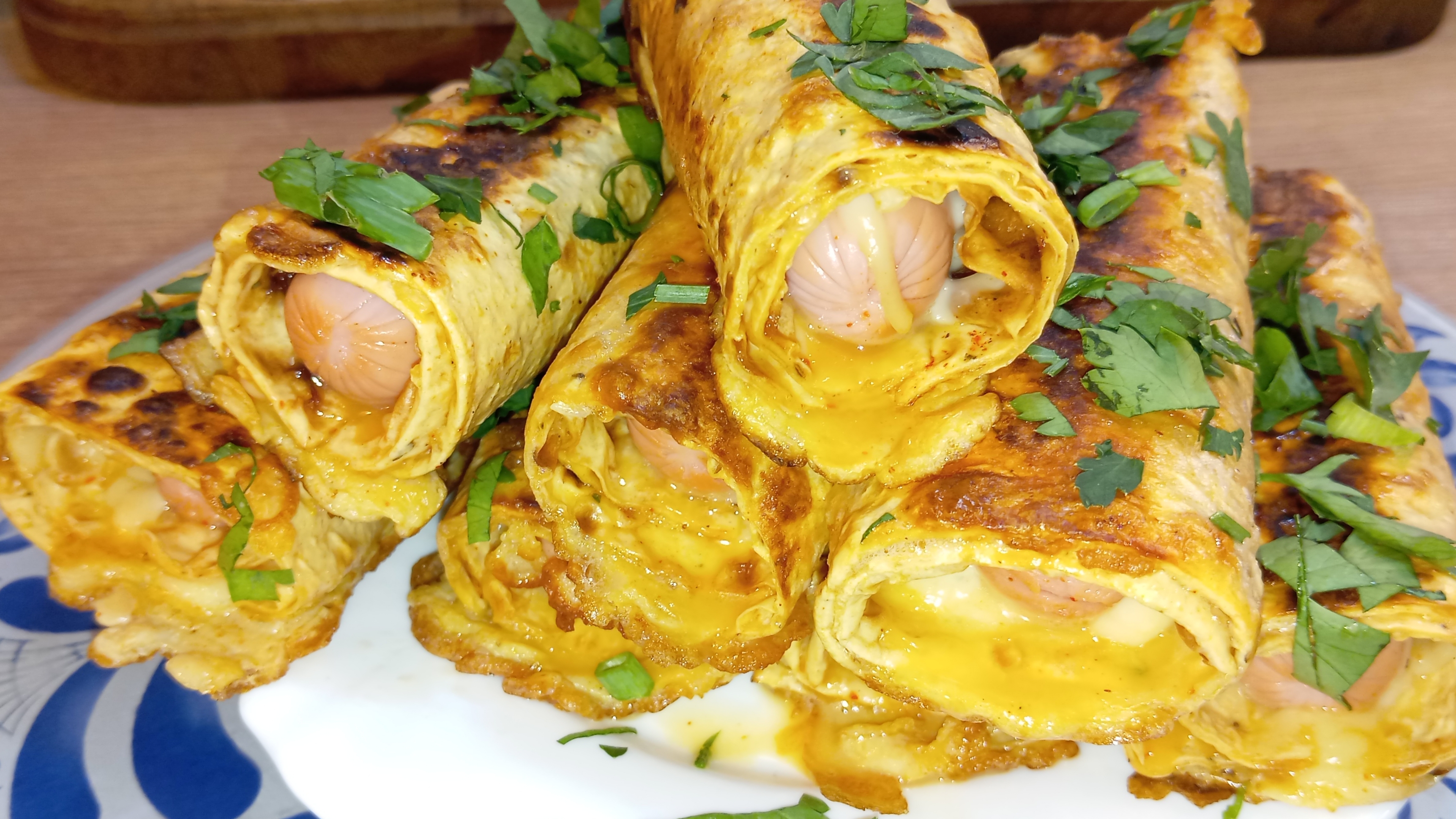 Быстрый перекус: «Сырная сосиска в лаваше». Ингредиенты: - Лаваш тонкий - Сосиски - Сыр твердый смотреть онлайн