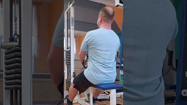 Человек - Ампутант: Тяга нижнего блока к поясу 9 блинов смотреть онлайн