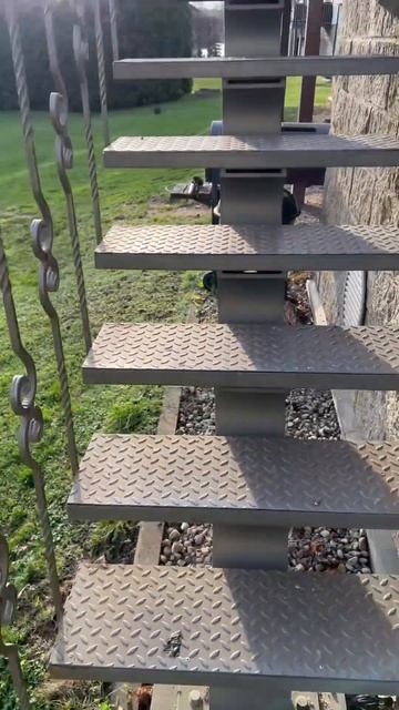 Вниз по лестнице 🐕🐕 Down the stairs смотреть онлайн