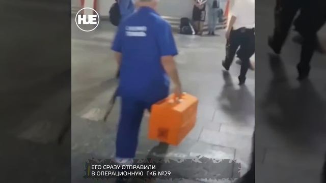 На Курском вокзале неадекват с ножом напал на пассажи? смотреть онлайн